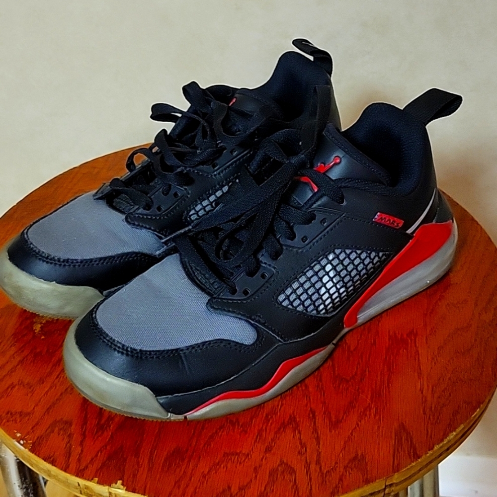 Youth size 5.5 Jordan Mars 270 low Camo